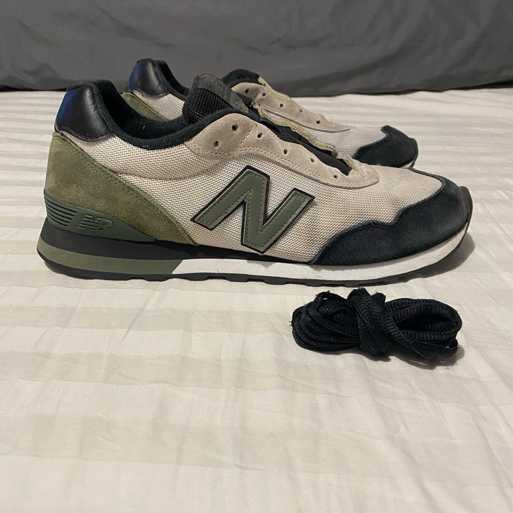 New Balance 515 Black and Green Sneakers with Retro Design